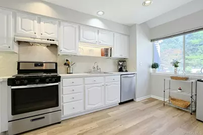28 Cheshire Lane, Yorktown Heights, NY 10598 - Photo 11