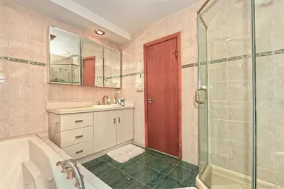 18 Wheelbarrow Lane, Wantagh, NY 11793 - Photo 9