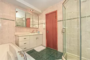 18 Wheelbarrow Ln, Wantagh, NY 11793 - Photo 9