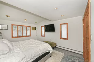18 Wheelbarrow Ln, Wantagh, NY 11793 - Photo 5