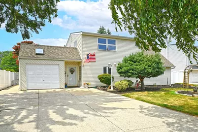18 Wheelbarrow Lane, Wantagh, NY 11793 - Photo 1