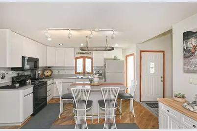 18 Wheelbarrow Lane, Wantagh, NY 11793 - Photo 15