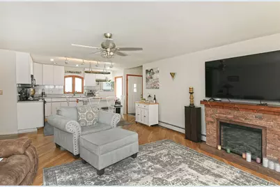 18 Wheelbarrow Lane, Wantagh, NY 11793 - Photo 13