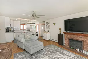 18 Wheelbarrow Ln, Wantagh, NY 11793 - Photo 13