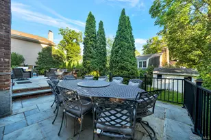 36 Combes Dr, Manhasset, NY 11030 - Photo 31