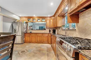 36 Combes Dr, Manhasset, NY 11030 - Photo 11