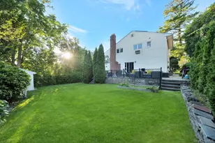 36 Combes Dr, Manhasset, NY 11030 - Photo 33