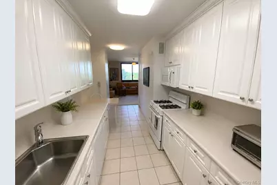 27010 Grand Central Parkway #7G, Floral Park, NY 11005 - Photo 7