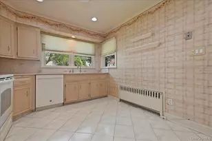672 Westbury Ave, Westbury, NY 11590 - Photo 17