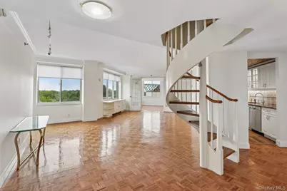 100 Hilton Avenue #907, Garden City, NY 11530 - Photo 3