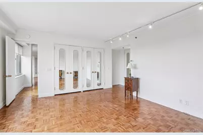 100 Hilton Avenue #907, Garden City, NY 11530 - Photo 11