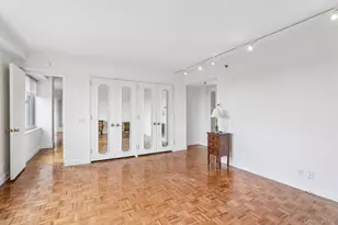 100 Hilton Ave, Garden City, NY 11530 - Photo 11