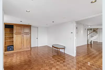 100 Hilton Avenue #907, Garden City, NY 11530 - Photo 19