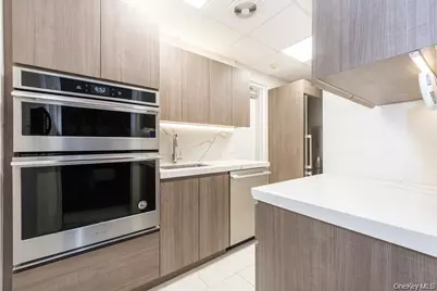 100 Hilton Avenue #907, Garden City, NY 11530 - Photo 31