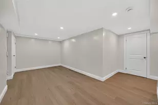 66 Chestnut Hill, Roslyn, NY 11576 - Photo 29