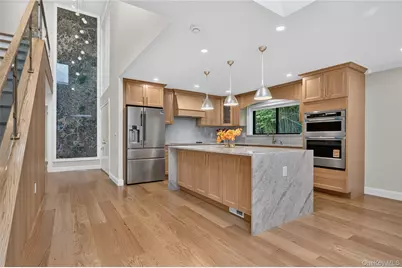 66 Chestnut Hill, Roslyn, NY 11576 - Photo 11