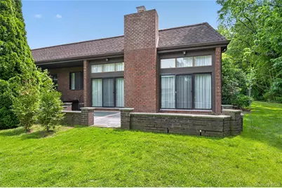 66 Chestnut Hill, Roslyn, NY 11576 - Photo 31