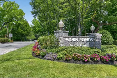 66 Chestnut Hill, Roslyn, NY 11576 - Photo 3