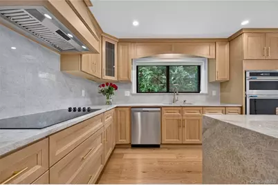 66 Chestnut Hill, Roslyn, NY 11576 - Photo 17