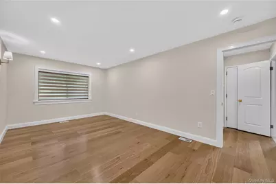 66 Chestnut Hill, Roslyn, NY 11576 - Photo 27