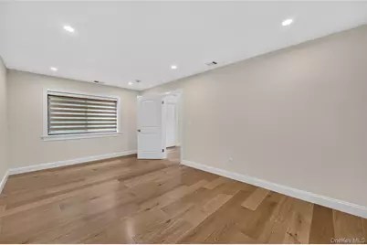 66 Chestnut Hill, Roslyn, NY 11576 - Photo 23