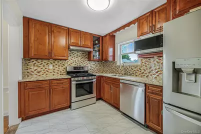 53 Holly Street, Yonkers, NY 10704 - Photo 5