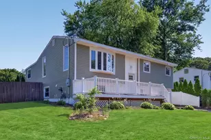 42 Crestwood Ln, Farmingville, NY 11738 - Photo 5