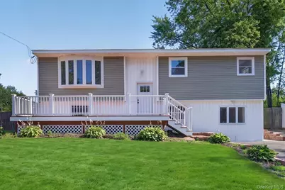 42 Crestwood Lane, Farmingville, NY 11738 - Photo 3