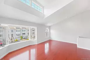 24232 Oak Park Dr, Little Neck, NY 11362 - Photo 3