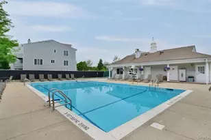 24232 Oak Park Dr, Little Neck, NY 11362 - Photo 11