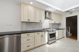 30 Harriet Dr, Syosset, NY 11791 - Photo 9
