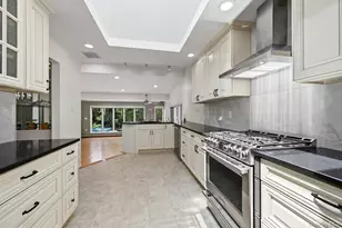 30 Harriet Dr, Syosset, NY 11791 - Photo 11