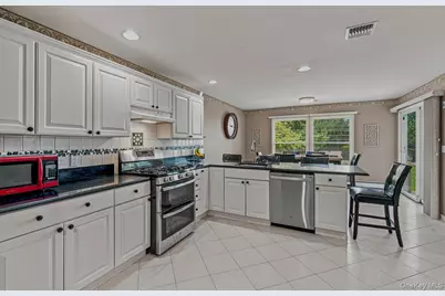 91 Macgregor Avenue, Roslyn Heights, NY 11577 - Photo 13