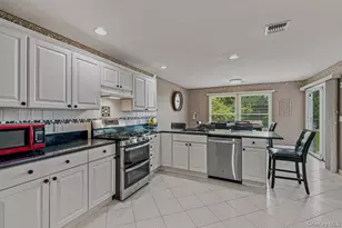 91 MacGregor Ave, Roslyn Heights, NY 11577 - Photo 13