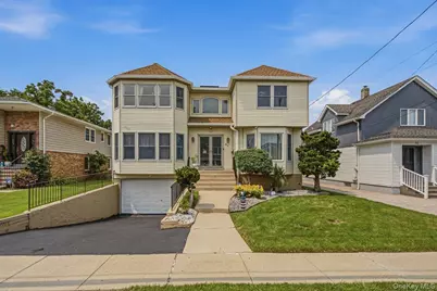 91 Macgregor Avenue, Roslyn Heights, NY 11577 - Photo 1