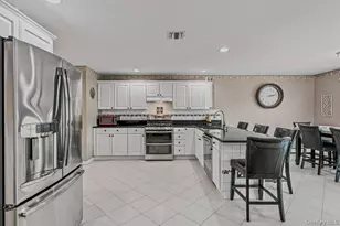 91 MacGregor Ave, Roslyn Heights, NY 11577 - Photo 15