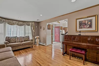 91 Macgregor Avenue, Roslyn Heights, NY 11577 - Photo 11