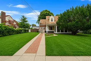 91 E Milton St, Freeport, NY 11520 - Photo 3