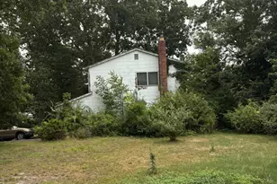 36 Forest Ln, Coram, NY 11727 - Photo 3