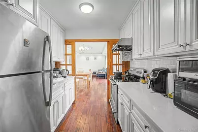 100 Memphis Avenue, Floral Park, NY 11001 - Photo 9