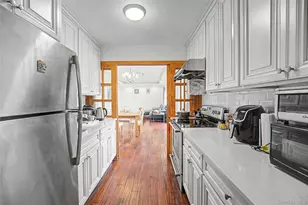 100 Memphis Ave, Floral Park, NY 11001 - Photo 9