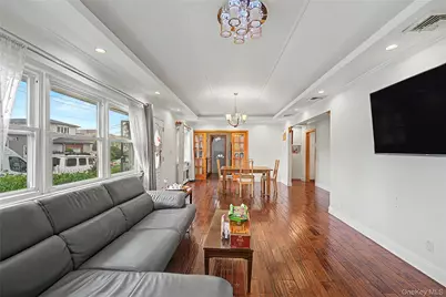 100 Memphis Avenue, Floral Park, NY 11001 - Photo 3
