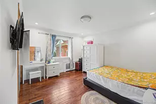 100 Memphis Ave, Floral Park, NY 11001 - Photo 13
