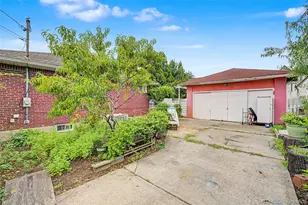 100 Memphis Ave, Floral Park, NY 11001 - Photo 19