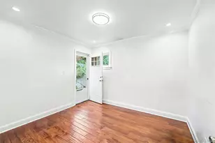 100 Memphis Ave, Floral Park, NY 11001 - Photo 15