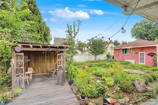 100 Memphis Ave, Floral Park, NY 11001 - Photo 23