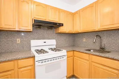 13708 S 31st Road #5D, Flushing, NY 11354 - Photo 9