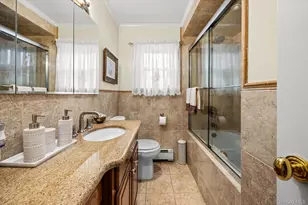 1219 Warwick St, Uniondale, NY 11553 - Photo 15