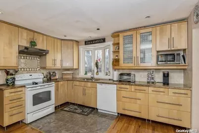 93 Beacon Hill Road, Port Washington, NY 11050 - Photo 9