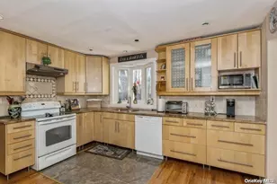 93 Beacon Hill Rd, Port Washington, NY 11050 - Photo 9